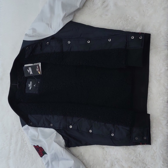 HOLLISTER COZY VARSITY JACKET. - Picture 16 of 17